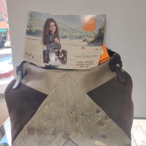 Bolso de cuero exclusivo con detalles en piel